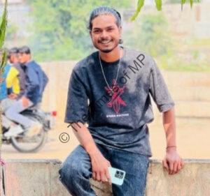 एकता नगर निवासी 22 वर्षीय ओकेश सिकलीगर पुत्र मदनलाल सिकलीगर